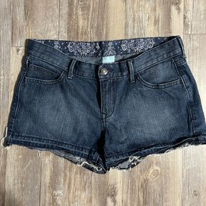 Cut-off shorts